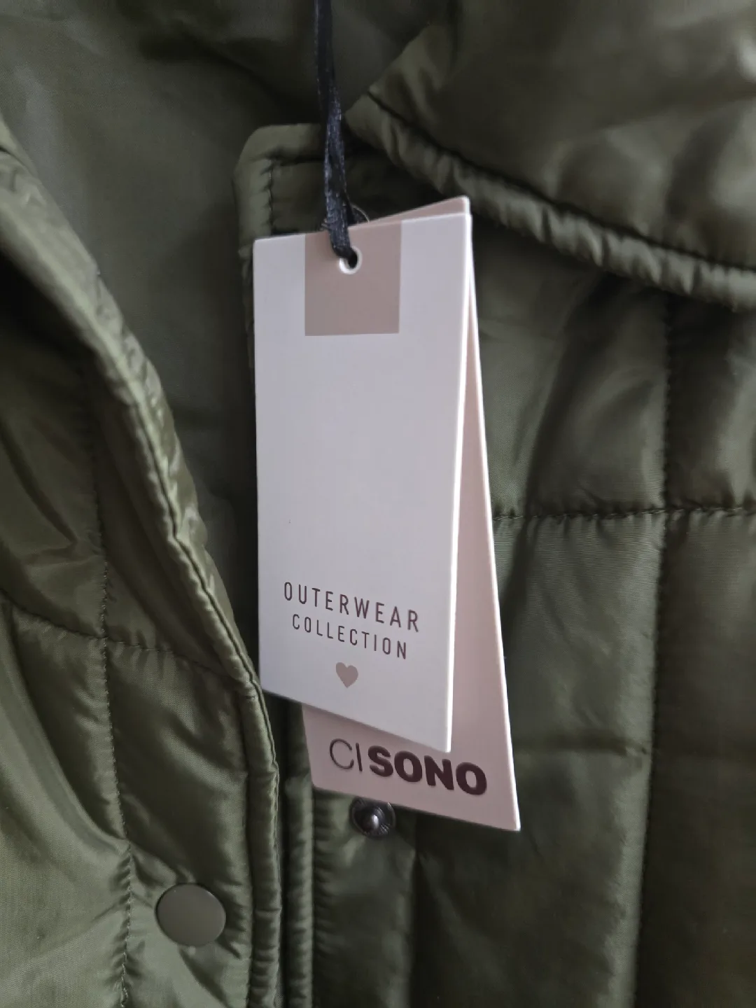 women's packable jacket- Size M image indicator(3)