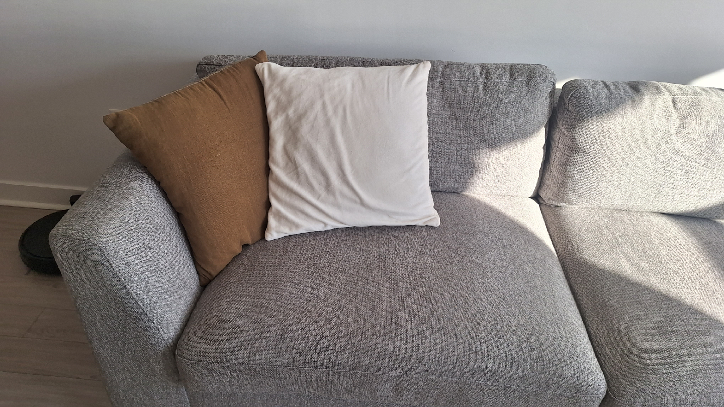 Sectionnal Sofa with cushions - photo 3