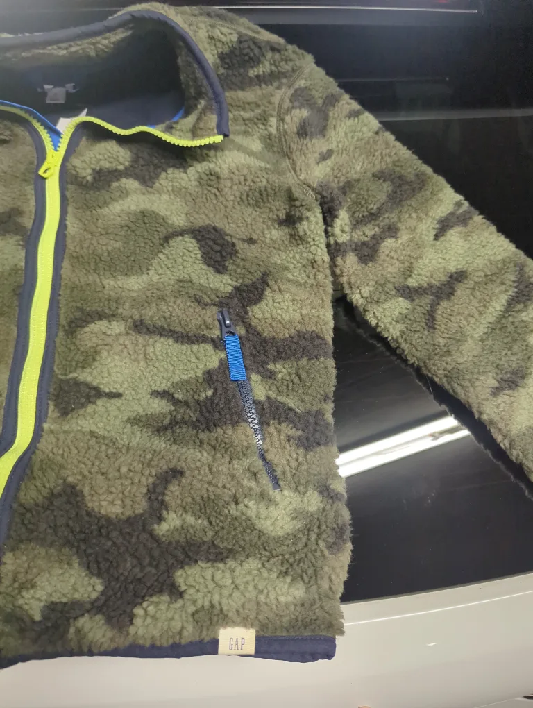 GAP Kids Camo Fleece Pullover - Size M (8) image indicator(2)