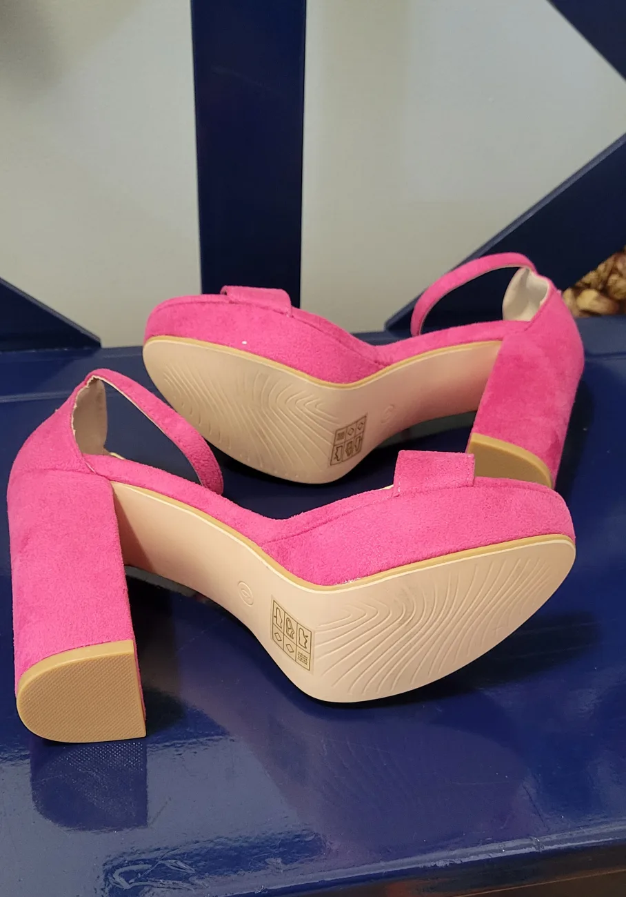 Brand New Pink Suede Platform Heels - Size 6 image indicator(8)