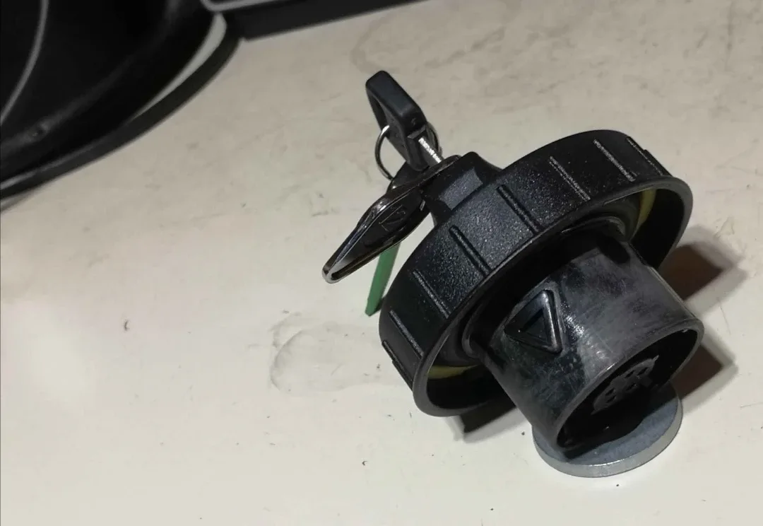 Read the List ~ Locking Gas Cap ~ Car, Truck, Van, SUV, Parts image indicator(3)