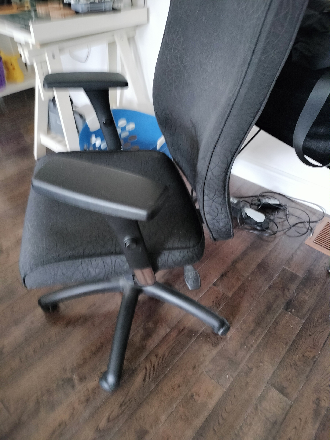 Ergonomic Office Chair - Black - photo 4