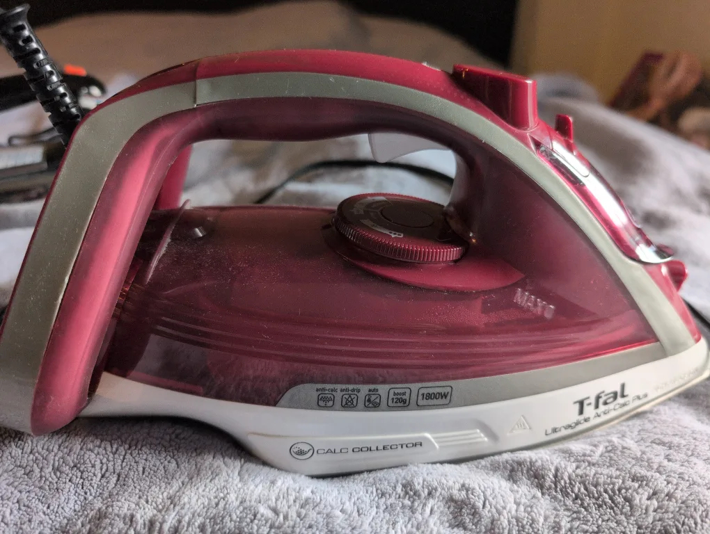 T-fal Ultraglide Anti-Calc Plus Iron image indicator(2)