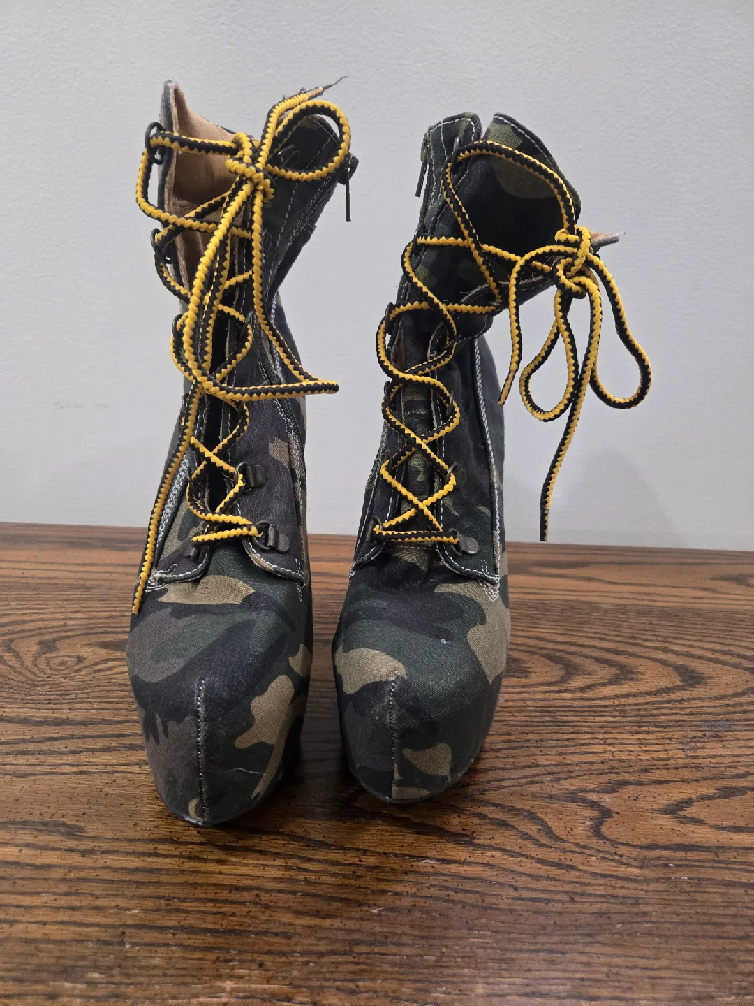 Camouflage Platform Heel Boots - Size 7.5 image indicator(3)