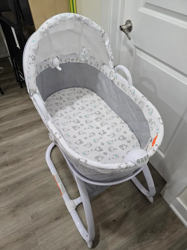 Delta Children Moses Bassinet image indicator(2)