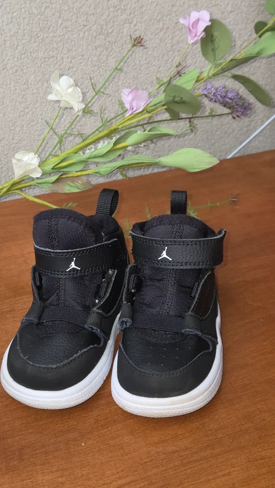 Jordan Toddler Shoes Size 5C image indicator(2)