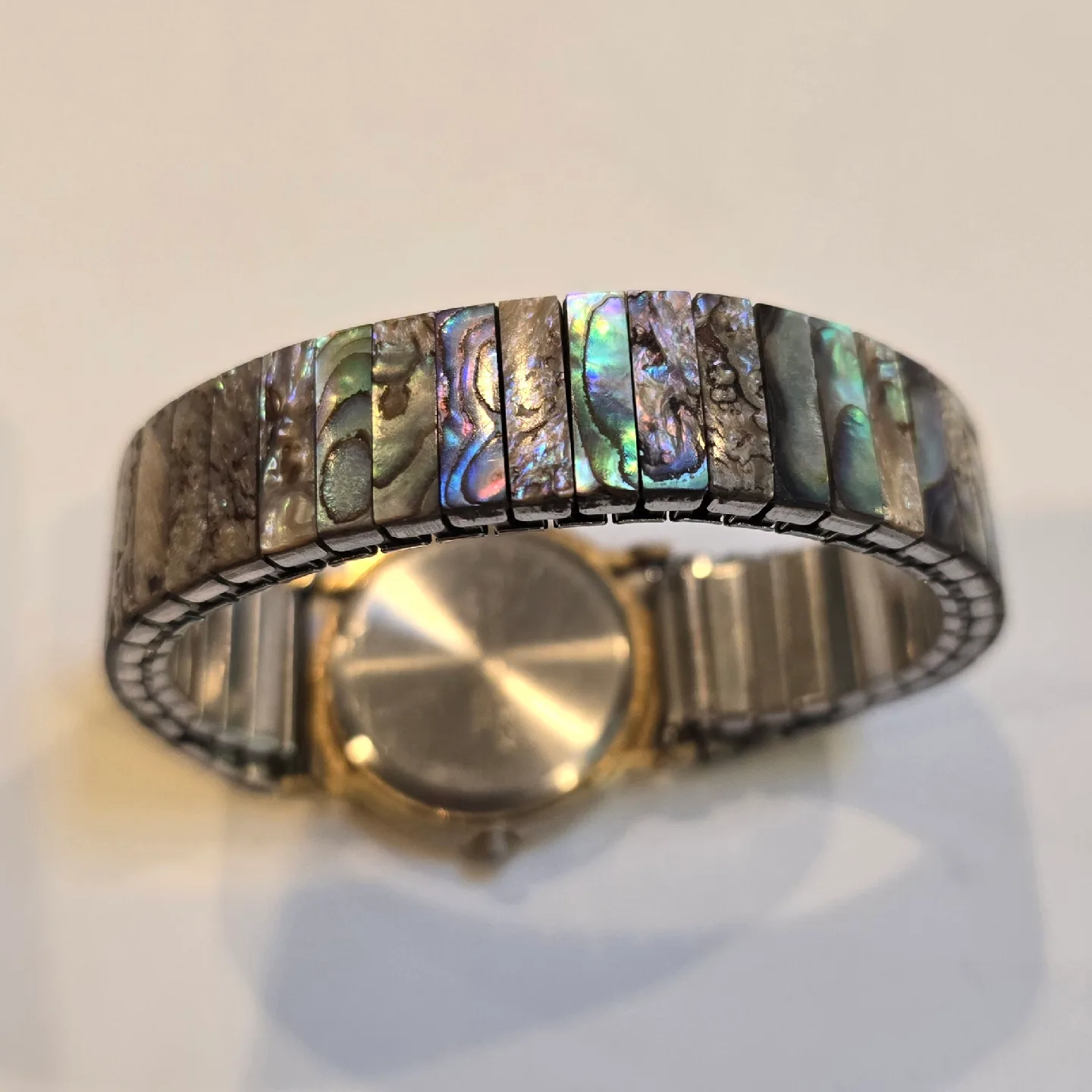 Mother of Pearl Quartz Watch New Battery image indicator(5)