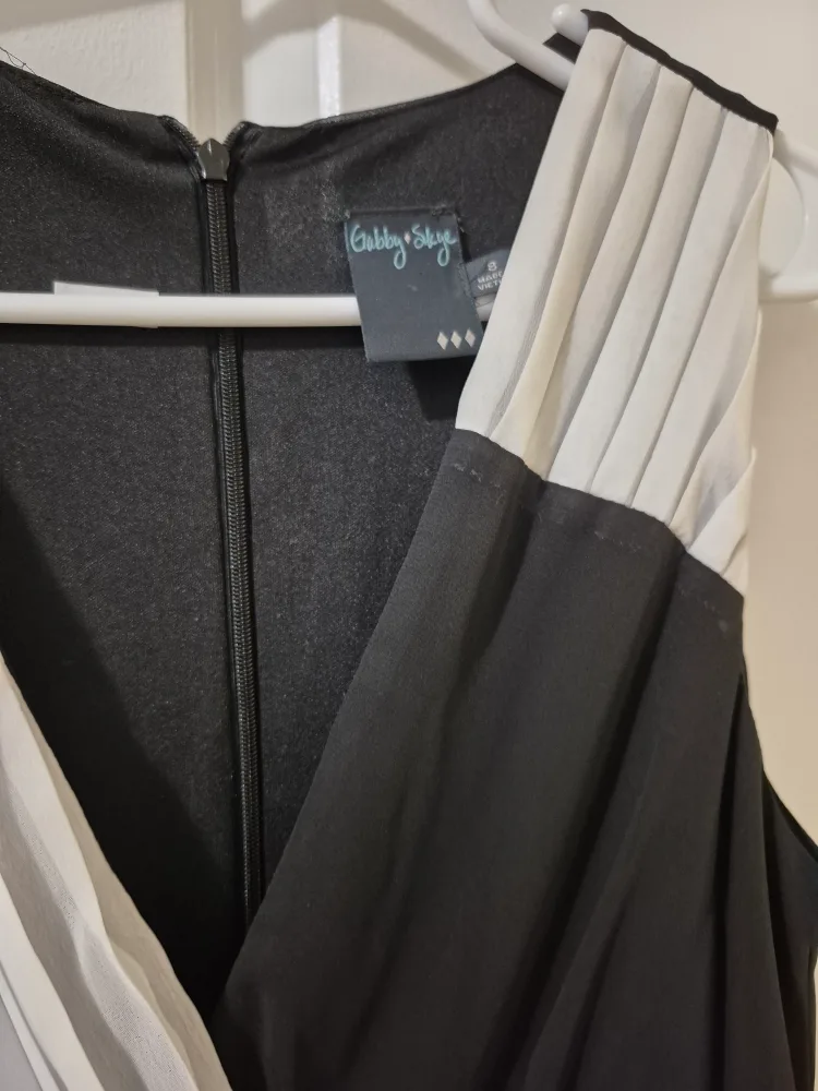 Gabby Skye Black & White Dress - Size 6 image indicator(2)