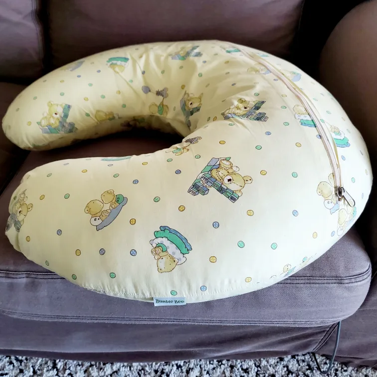 Bumble Bee Nursing Pillow image indicator(2)