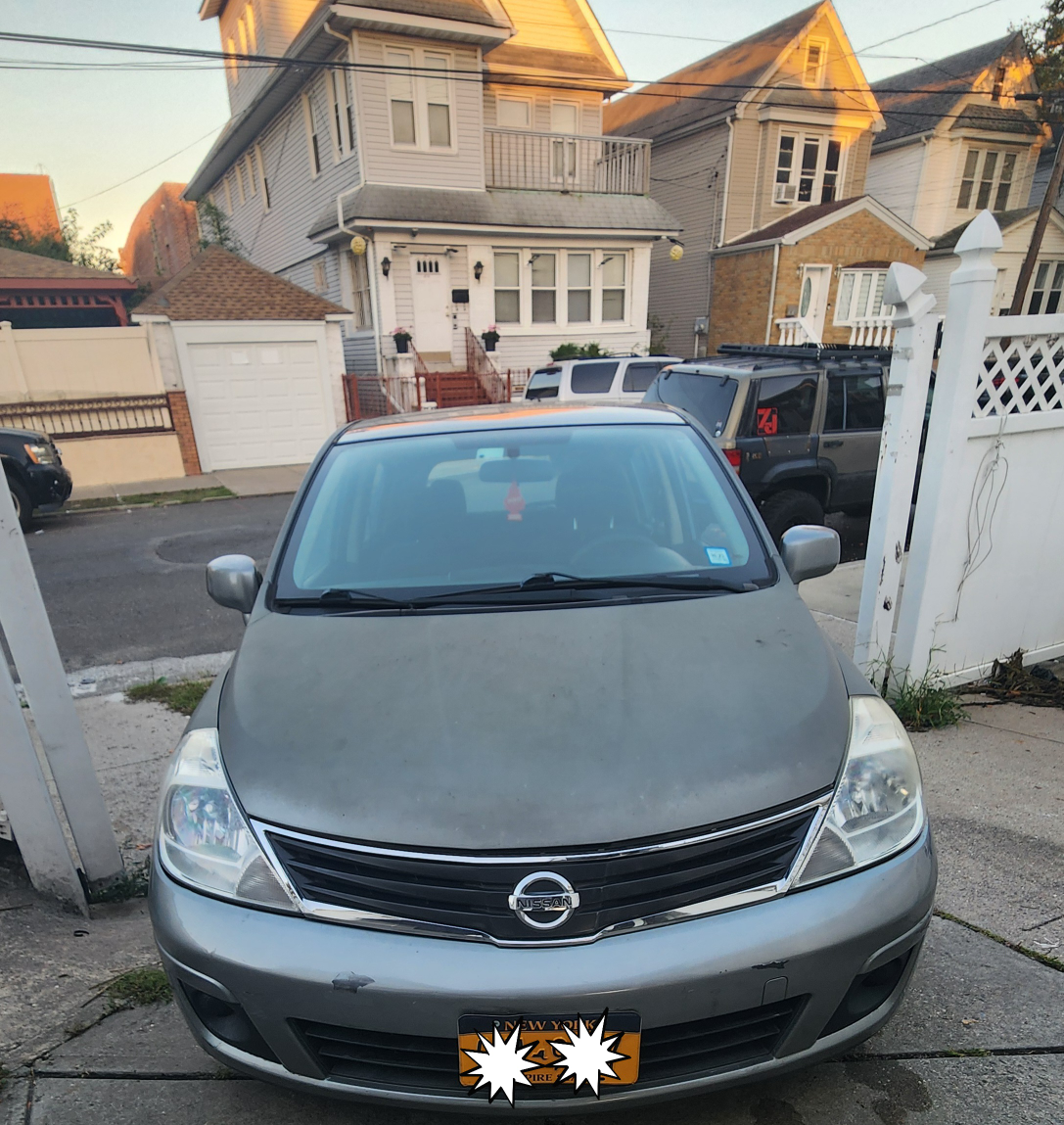 2011 Nissan Versa Hatchback *Negotiable* - photo 5