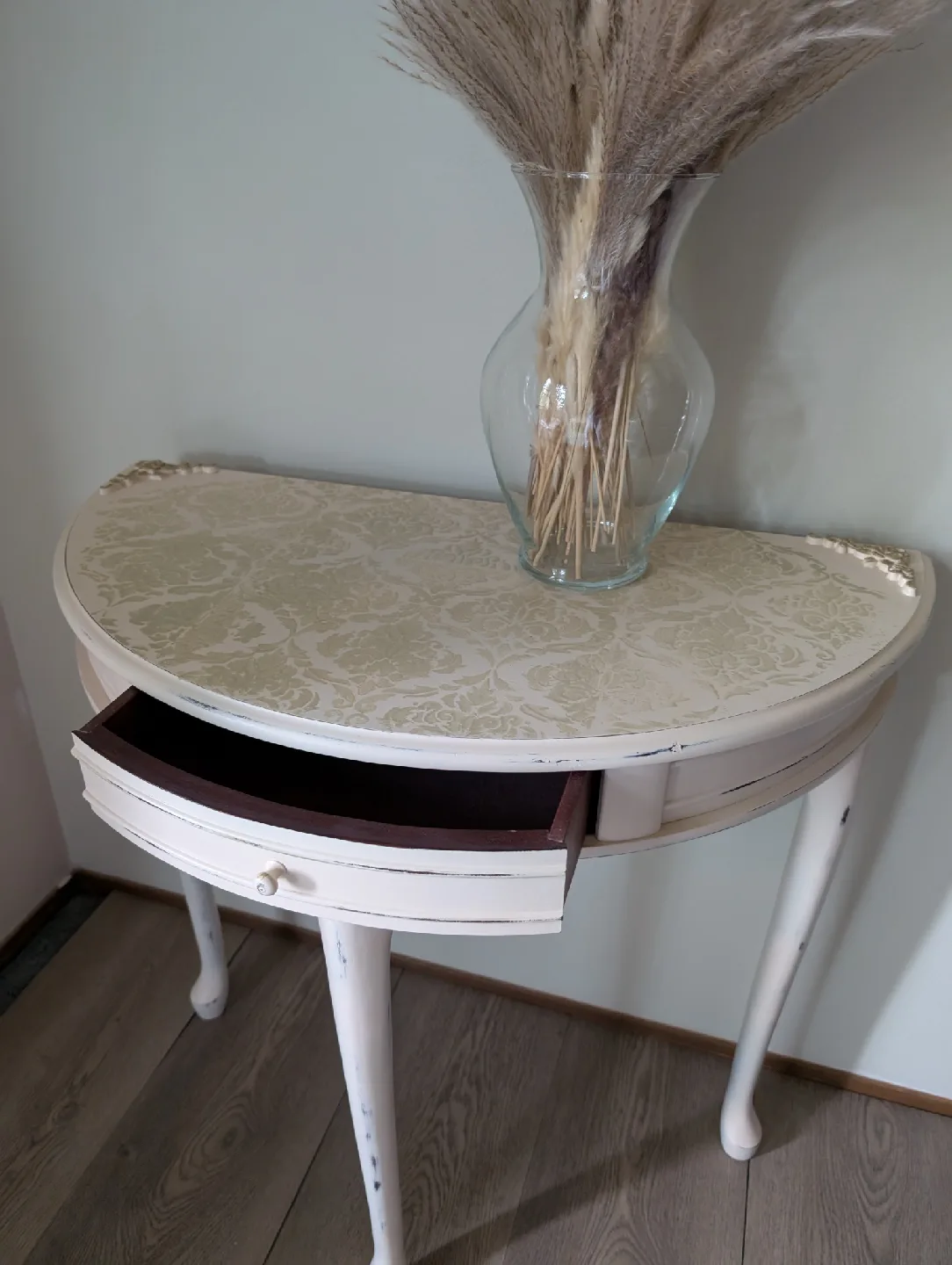 Vintage Cream Painted Accent Table image indicator(4)