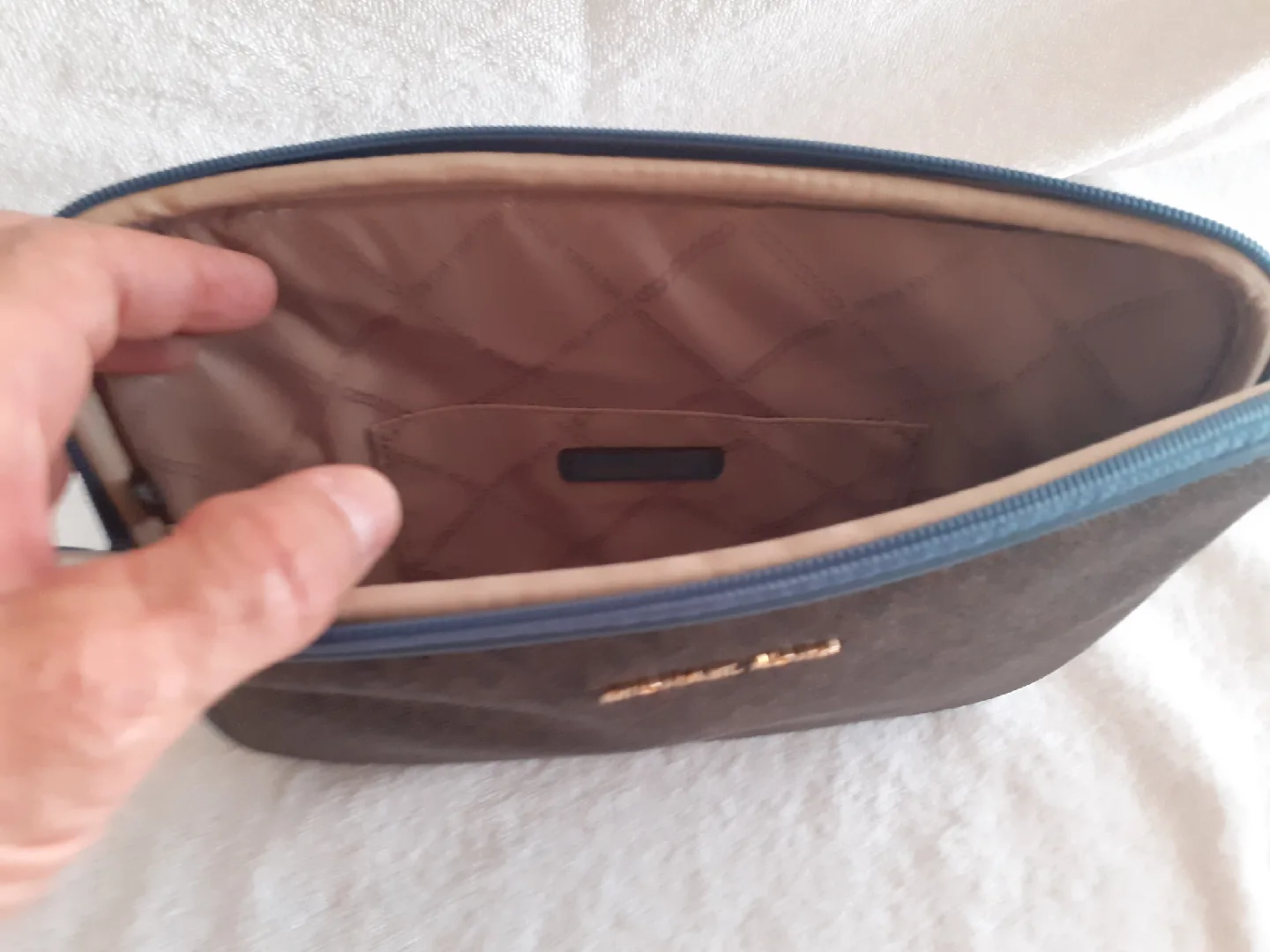 New Michael Kors Tablet Case image indicator(2)