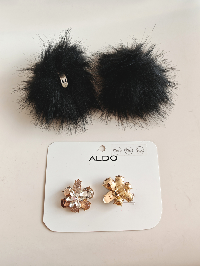 2 pairs shoe clips