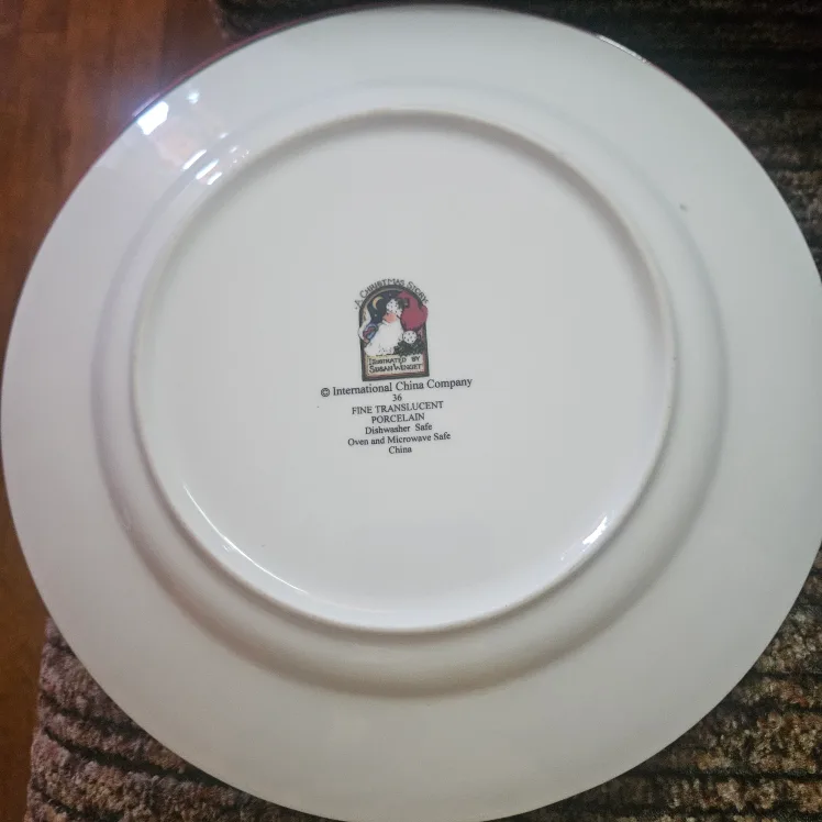 Christmas Story The Stoking Were Hung "Plates" image indicator(2)