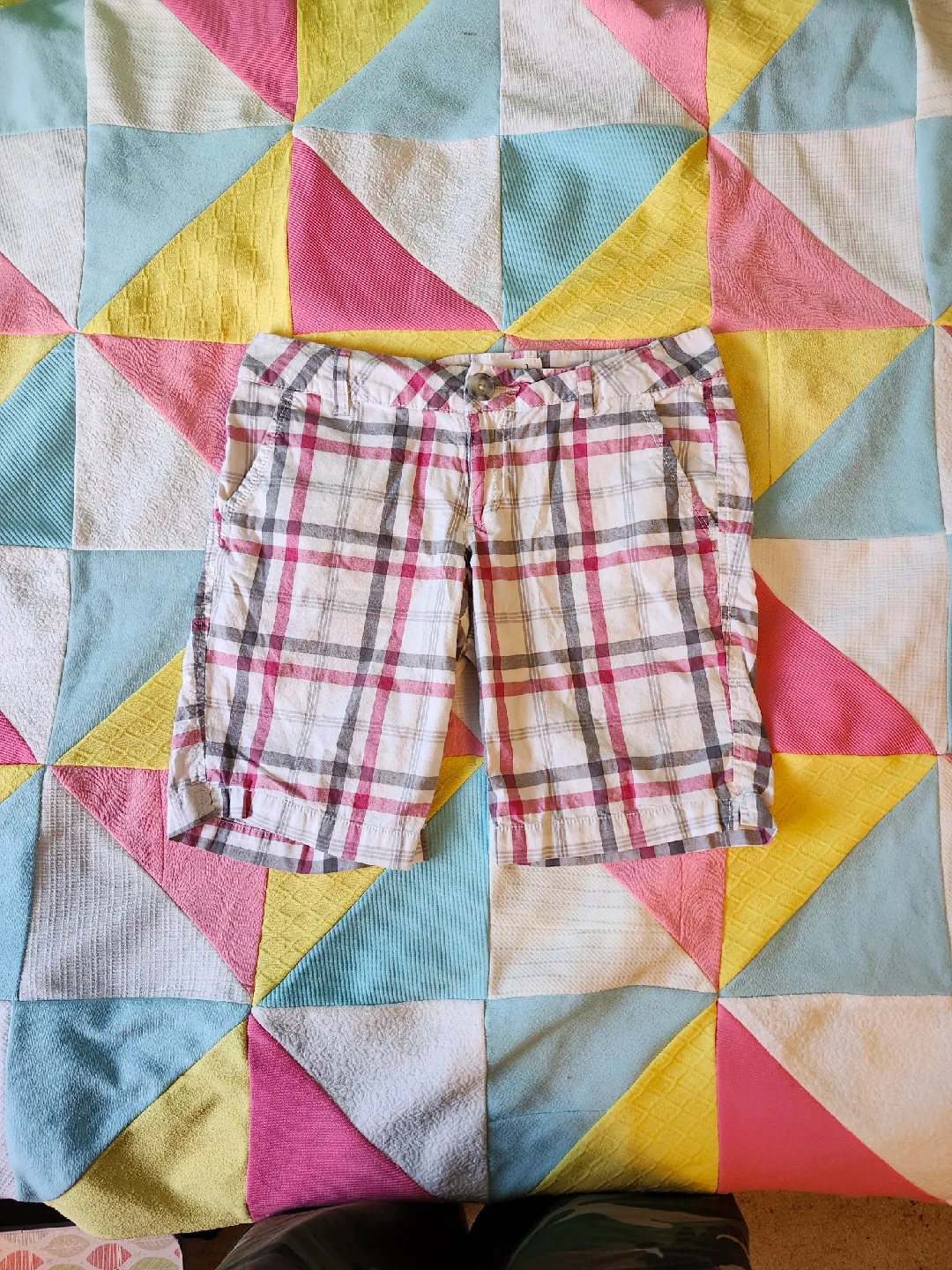 Aeropostale pink/grey/white plaid shorts thumbnail