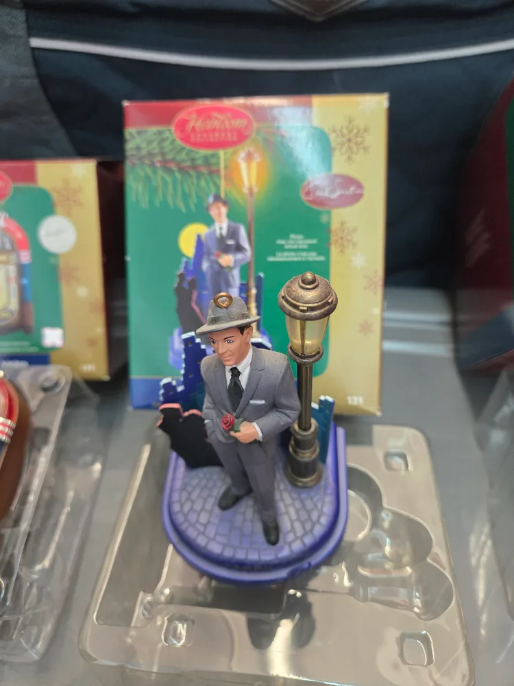 Hallmark Heirlooms Ornament Collection image indicator(3)