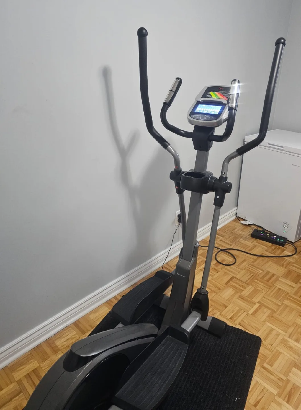Sunny Health & Fitness Elliptical Machine image indicator(2)