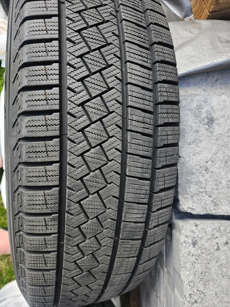 Pirelli Ice Zero Studless Winter Tires on Audi Rims image indicator(2)
