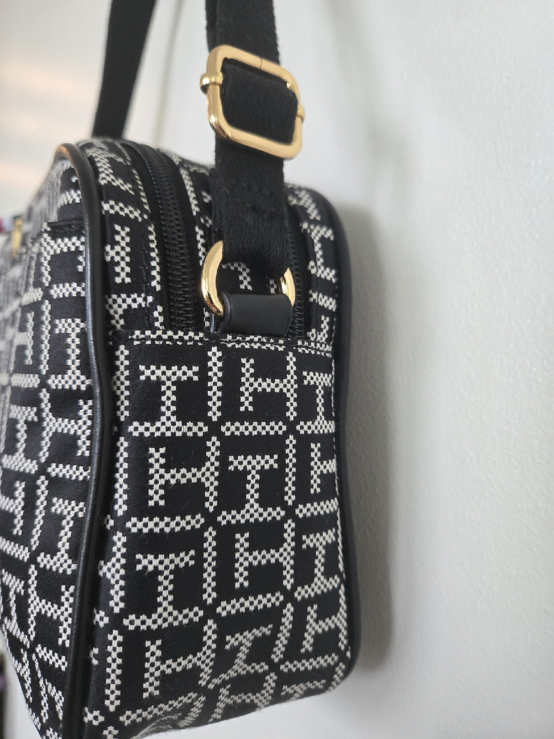 Tommy Hilfiger Black/White Crossbody Bag - photo 3