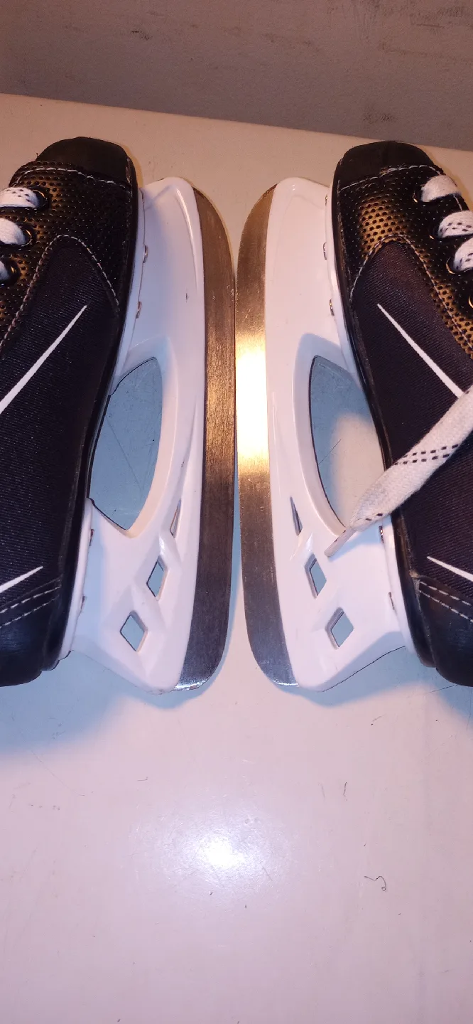 CCM Intruder Ice Skates - Size 2 image indicator(2)