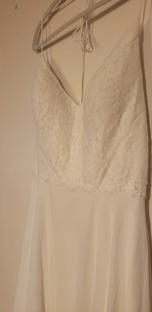 Éloise Marie Couture Ivory Wedding Dress - Size 12 image indicator(6)