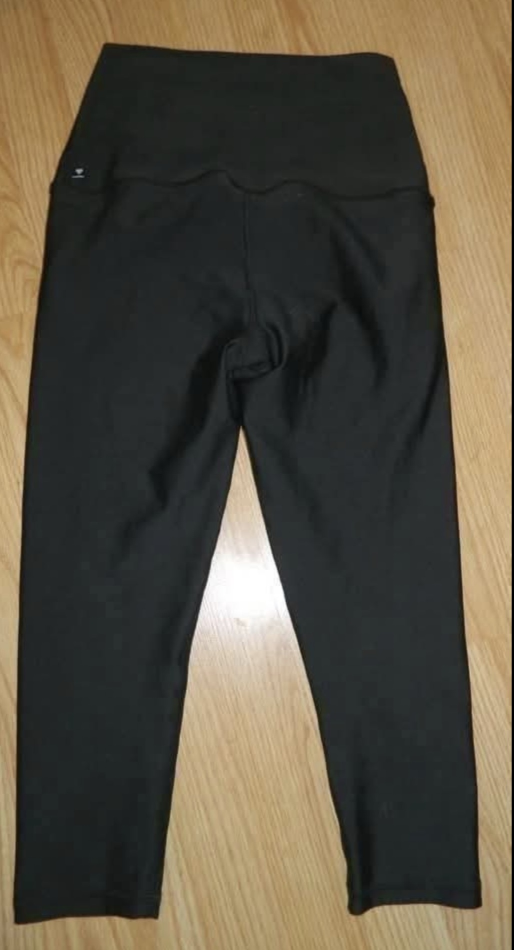 SILVER ICING HI RISE LEGGINGS...size S..EUC
