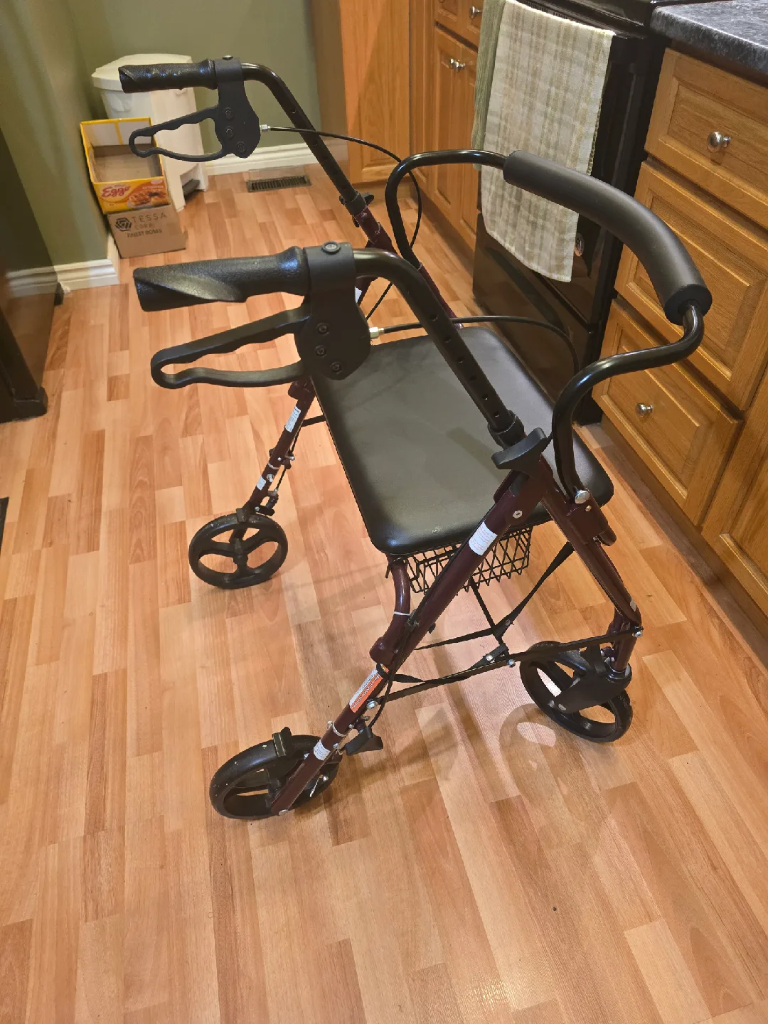 Medline Heavy Duty Rollator Walker with Seat image indicator(4)