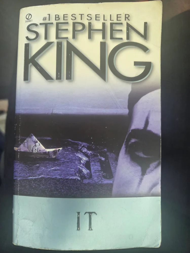 🥕Stephen King's IT - Paperback thumbnail