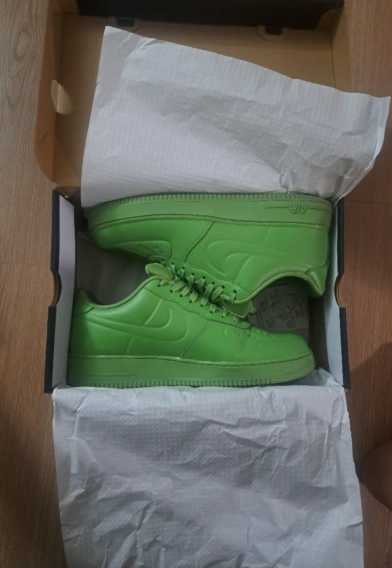 Nike Air Force 1 - Size 11 (Original Box)