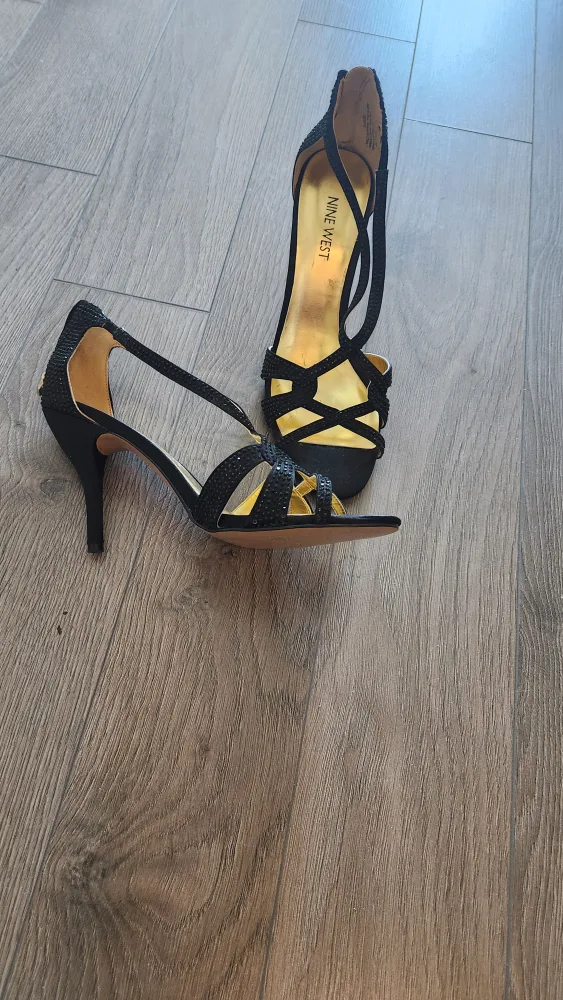 Nine West Black Heels - Size 7 image indicator(2)