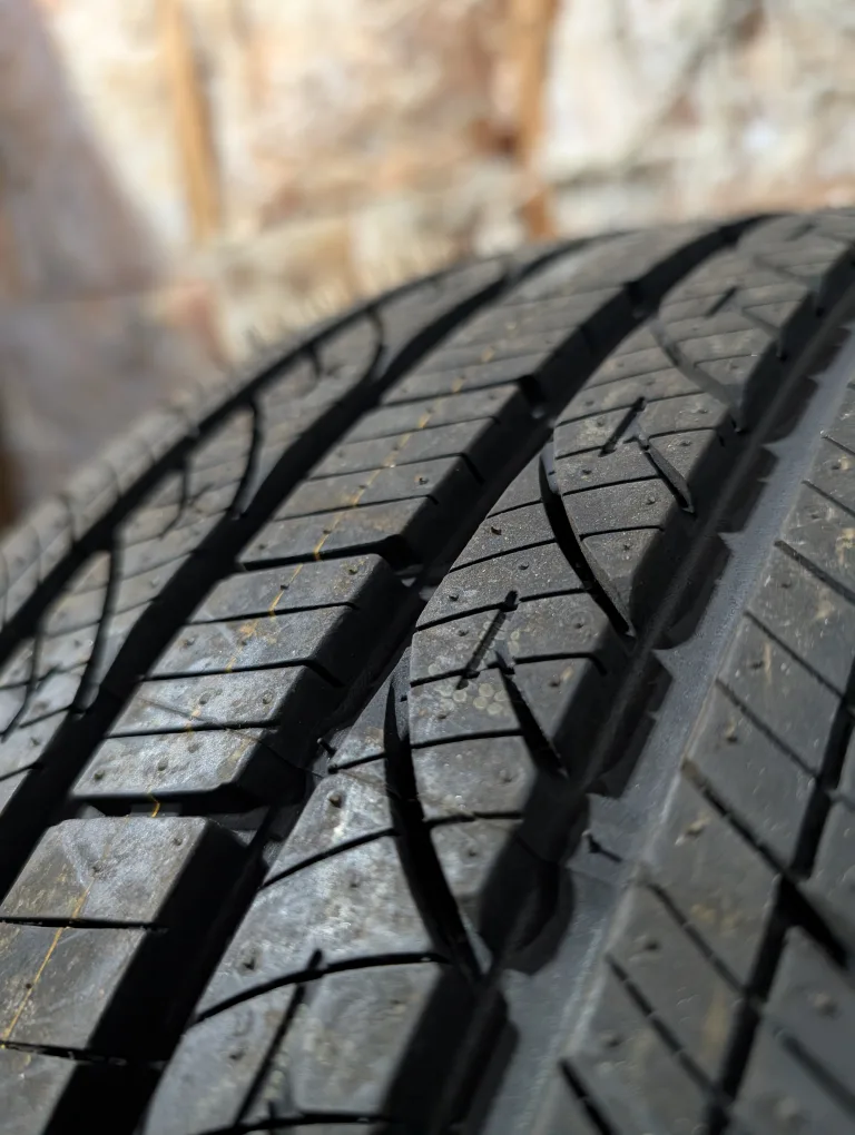 (1)-235/40R19 Nexen Cp671 All Season Tire Brand New thumbnail