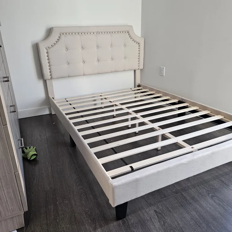 Seasonal Sale on Black Linen Fabric Bed Frame image indicator(3)