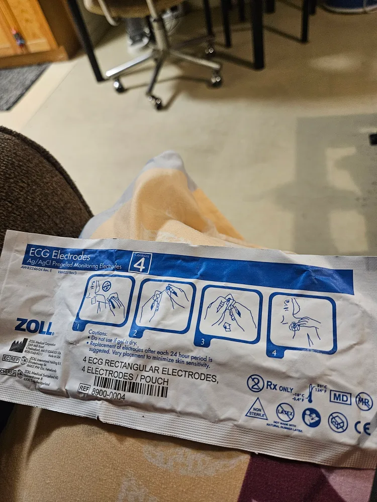 ZOLL ECG Electrodes - 4 Rectangular Electrodes/Pouch thumbnail