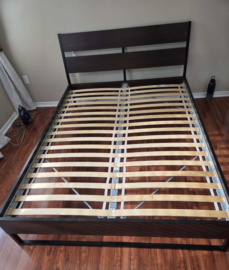 Queen bed frame - photo 2