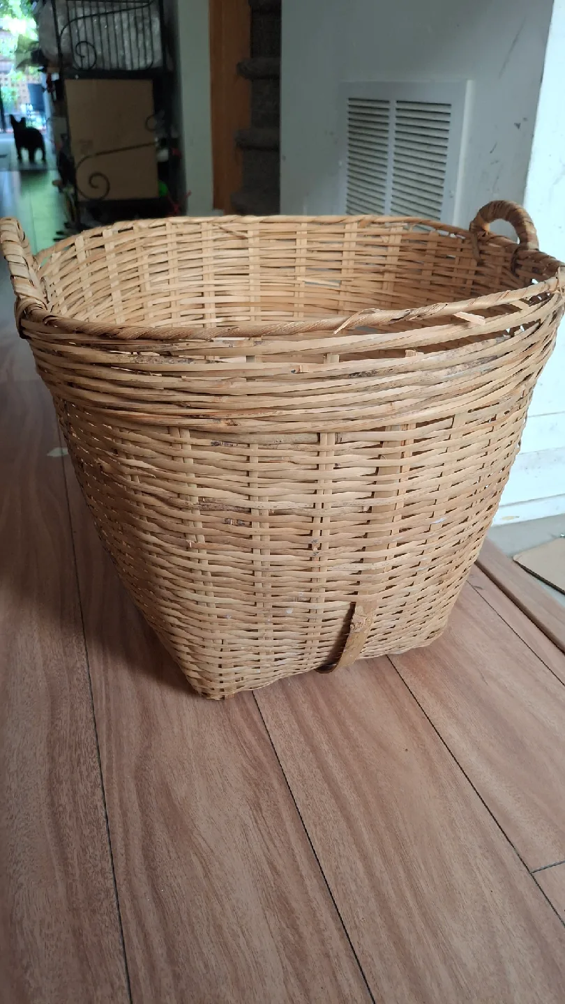 Wicker Basket with Handles image indicator(2)