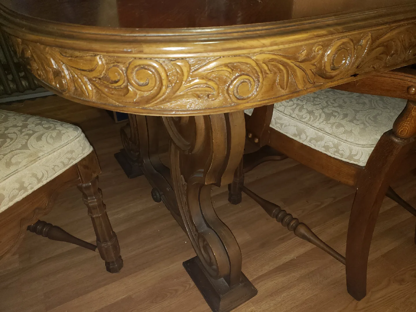 dinning table 4 chairs  YOU NAME YOUR PRICE image indicator(5)