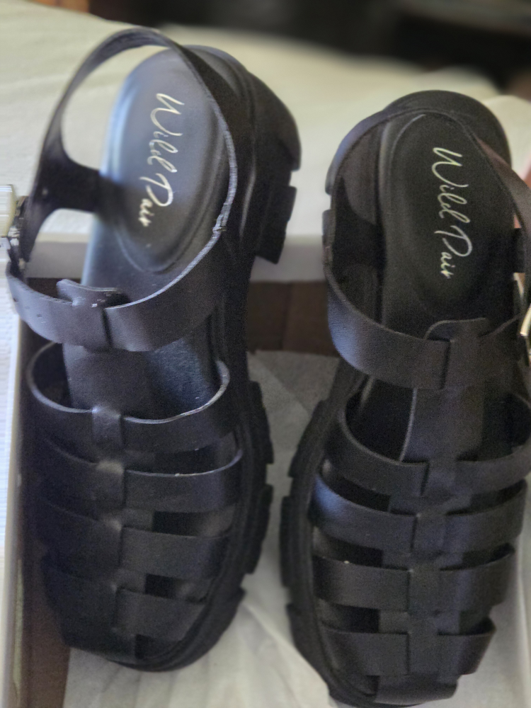 New Wild Pair Black Gladiator Sandals - Size 9 - photo 3