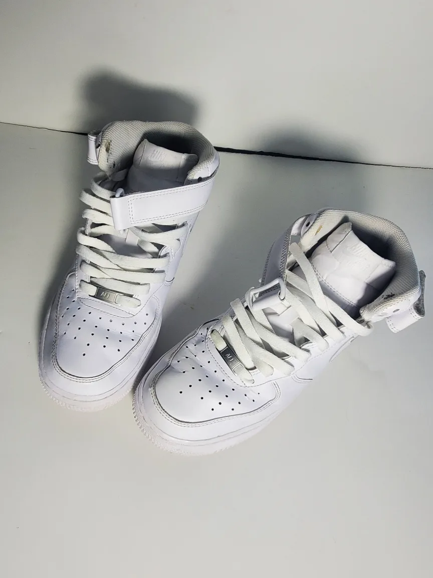 Nike White Men’s Air Force 1 Mid '07 CW2289-111 Size 8.5 image indicator(4)