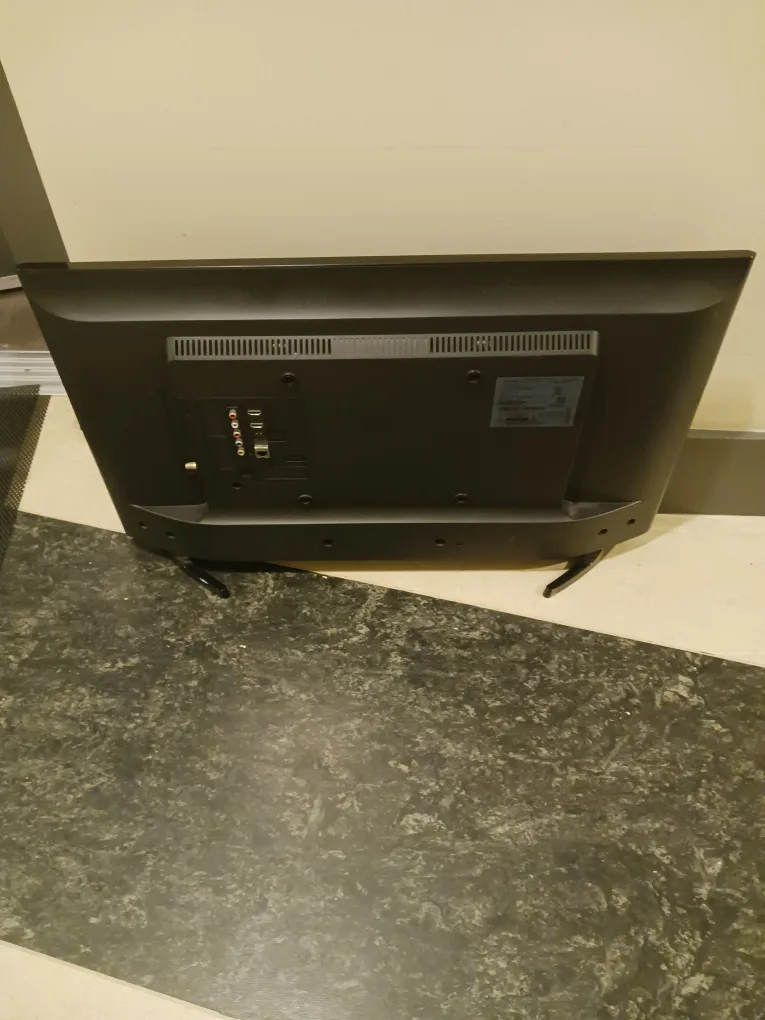 Samsung TV with Remote & Power Cord image indicator(2)