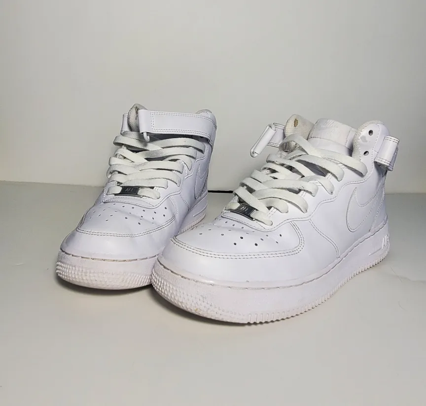 Nike White Men’s Air Force 1 Mid '07 CW2289-111 Size 8.5 image indicator(3)