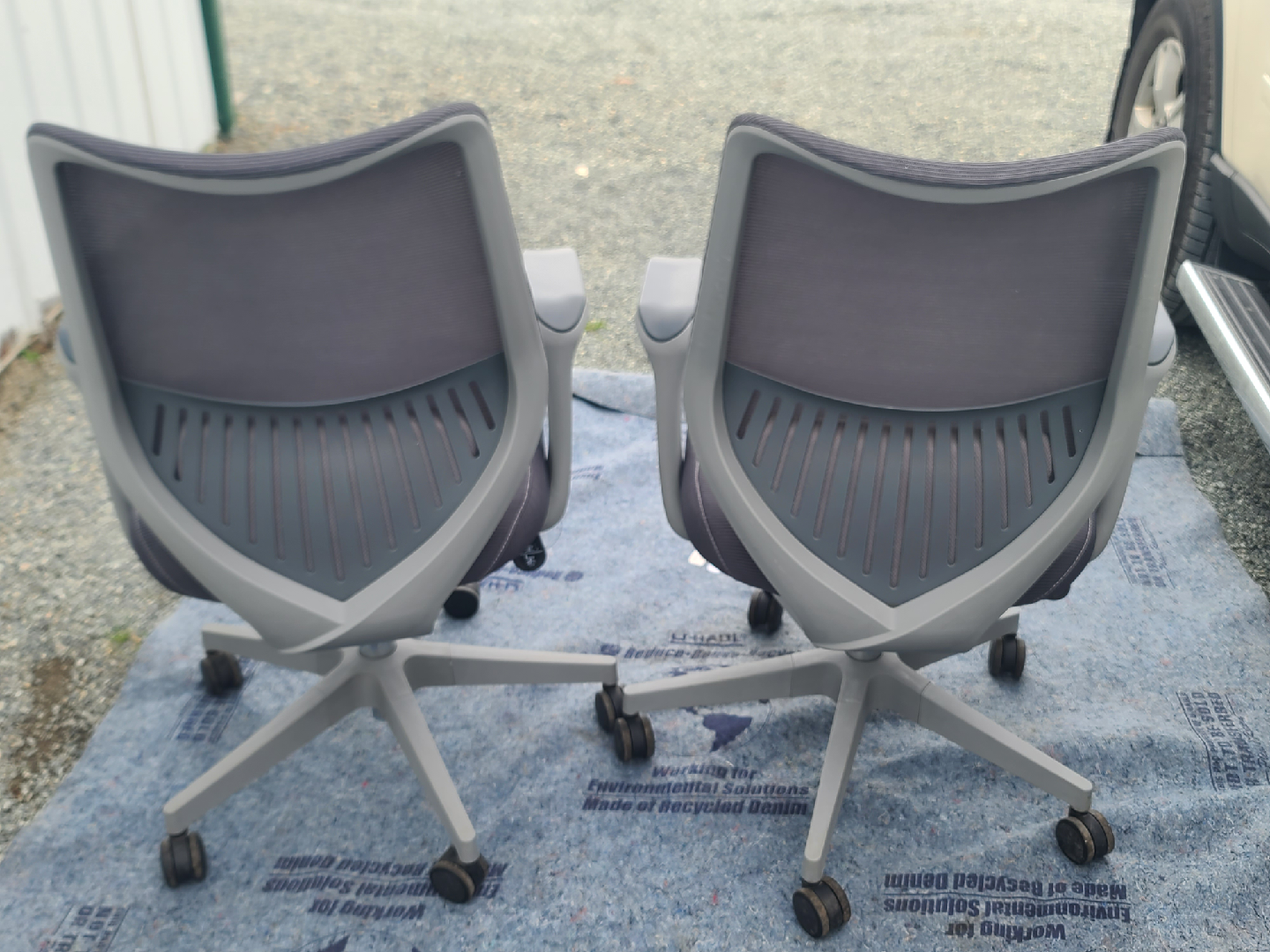 2 GREY MESH BACK ROLLING OFFICE CHAIR - photo 2