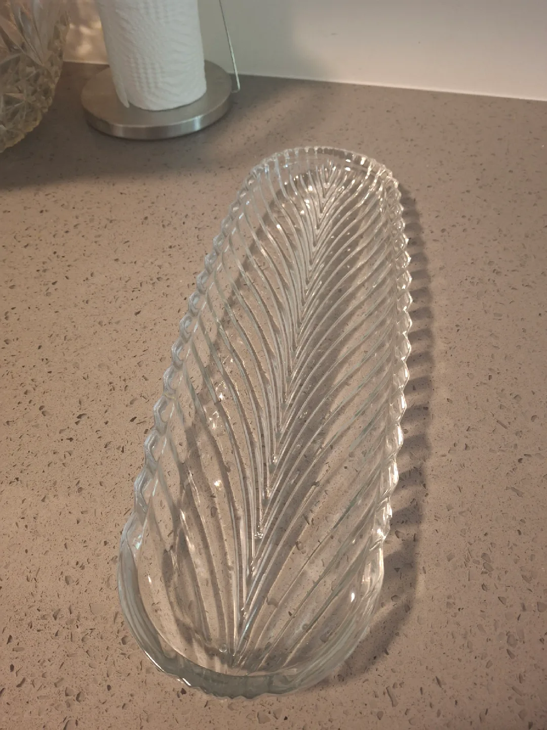 Decorative Glass Dishes - Leaf Pattern image indicator(2)
