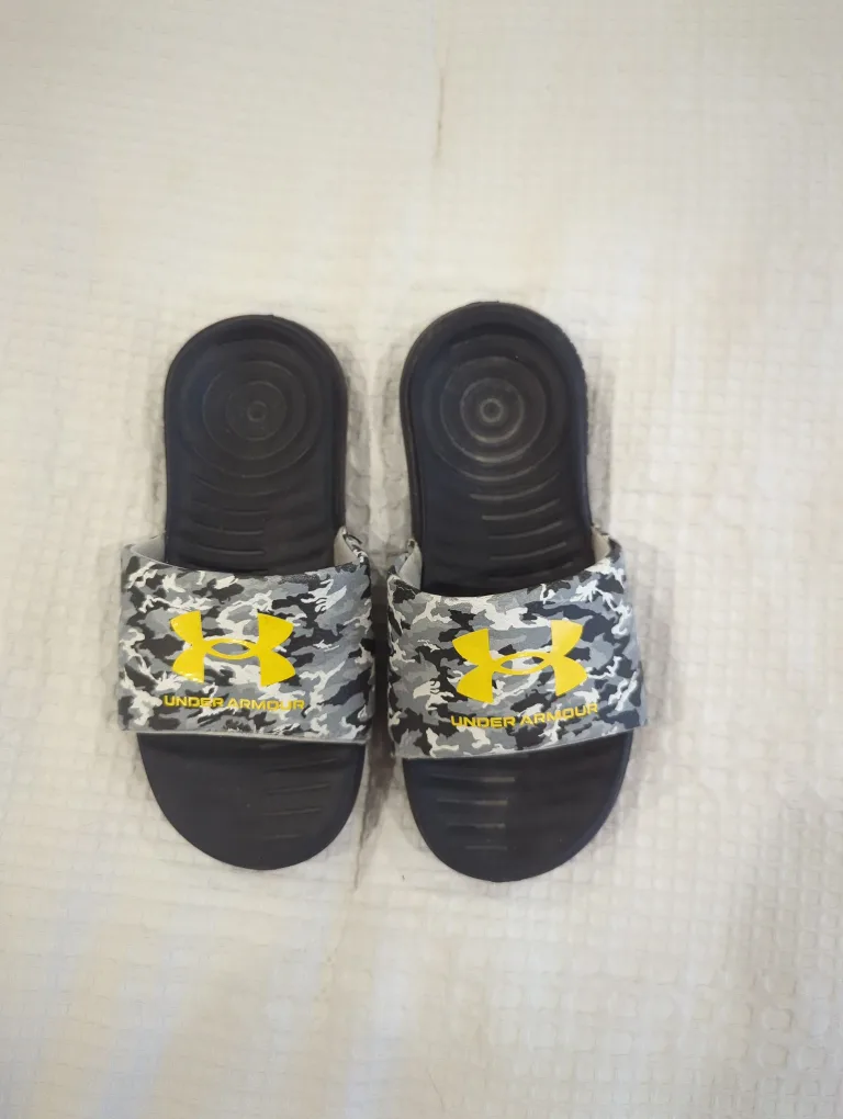 Under Armour Slides - Size 3 Youth thumbnail