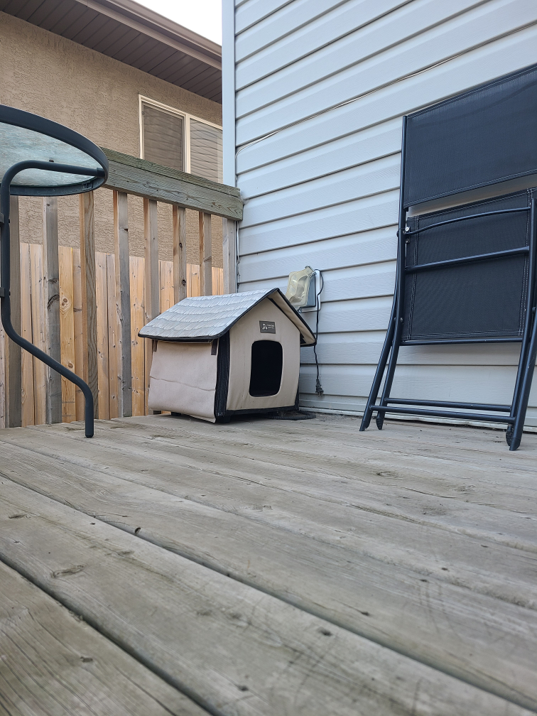Heated Outdoor Pet (cat) House - photo 2