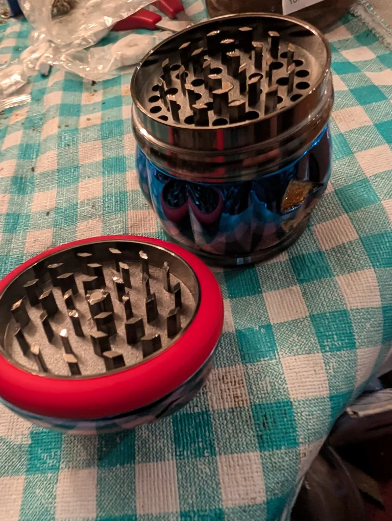 Pumpkin Shaped Herb Grinder image indicator(5)