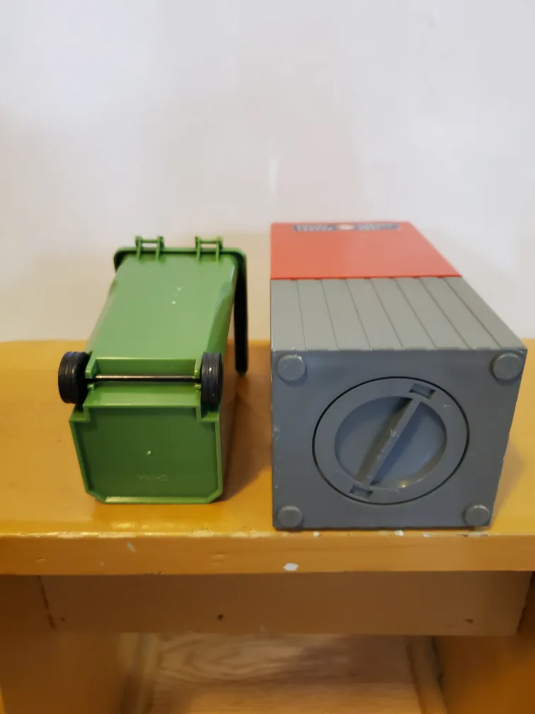 Canada Post Mailbox & Recycling Bin Coin Banks image indicator(5)