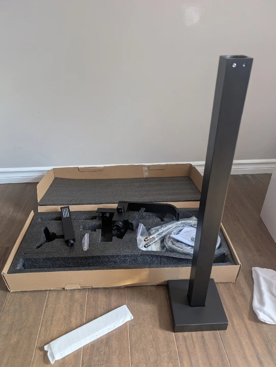 Brand New Freestanding Bathtub Filler Faucet For Sale image indicator(2)