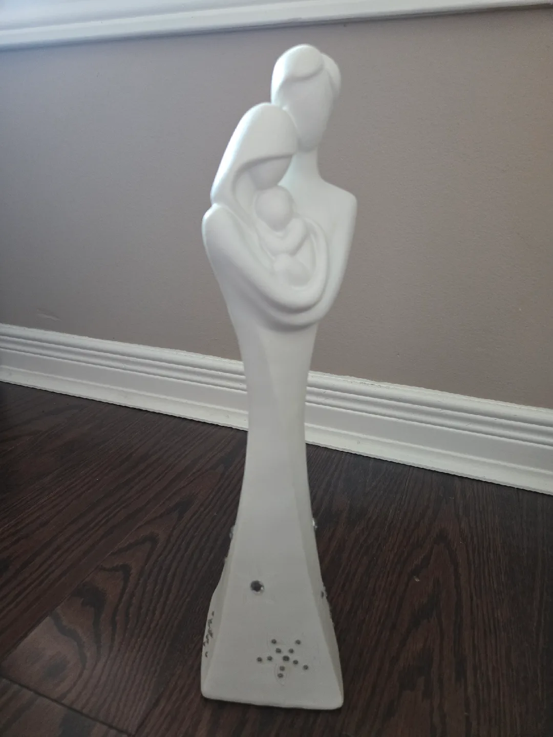 White Ceramic Family Statue Figurine image indicator(3)