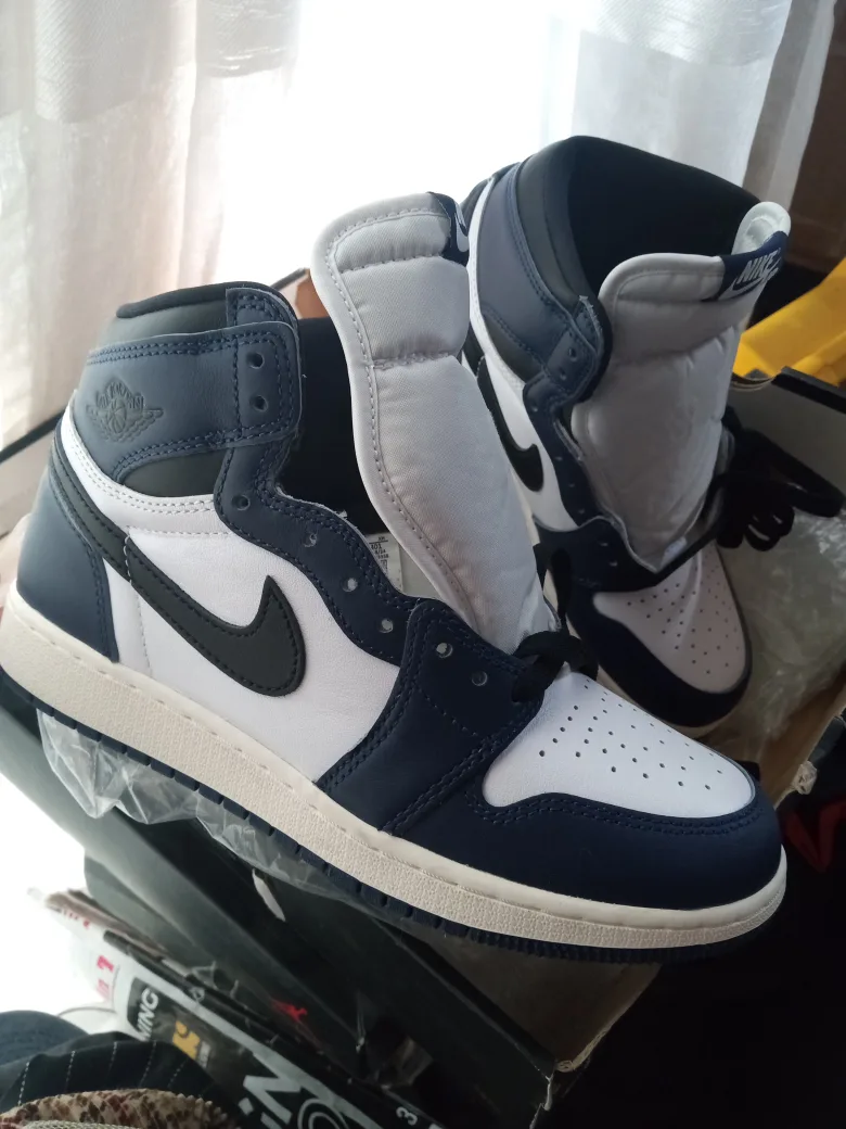 Nike Air Jordan 1 High OG "Midnight Navy" - Youth Size 6Y image indicator(6)