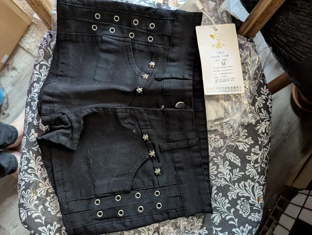 🥕 Black denim shorts with Skull studs new in bag with tags